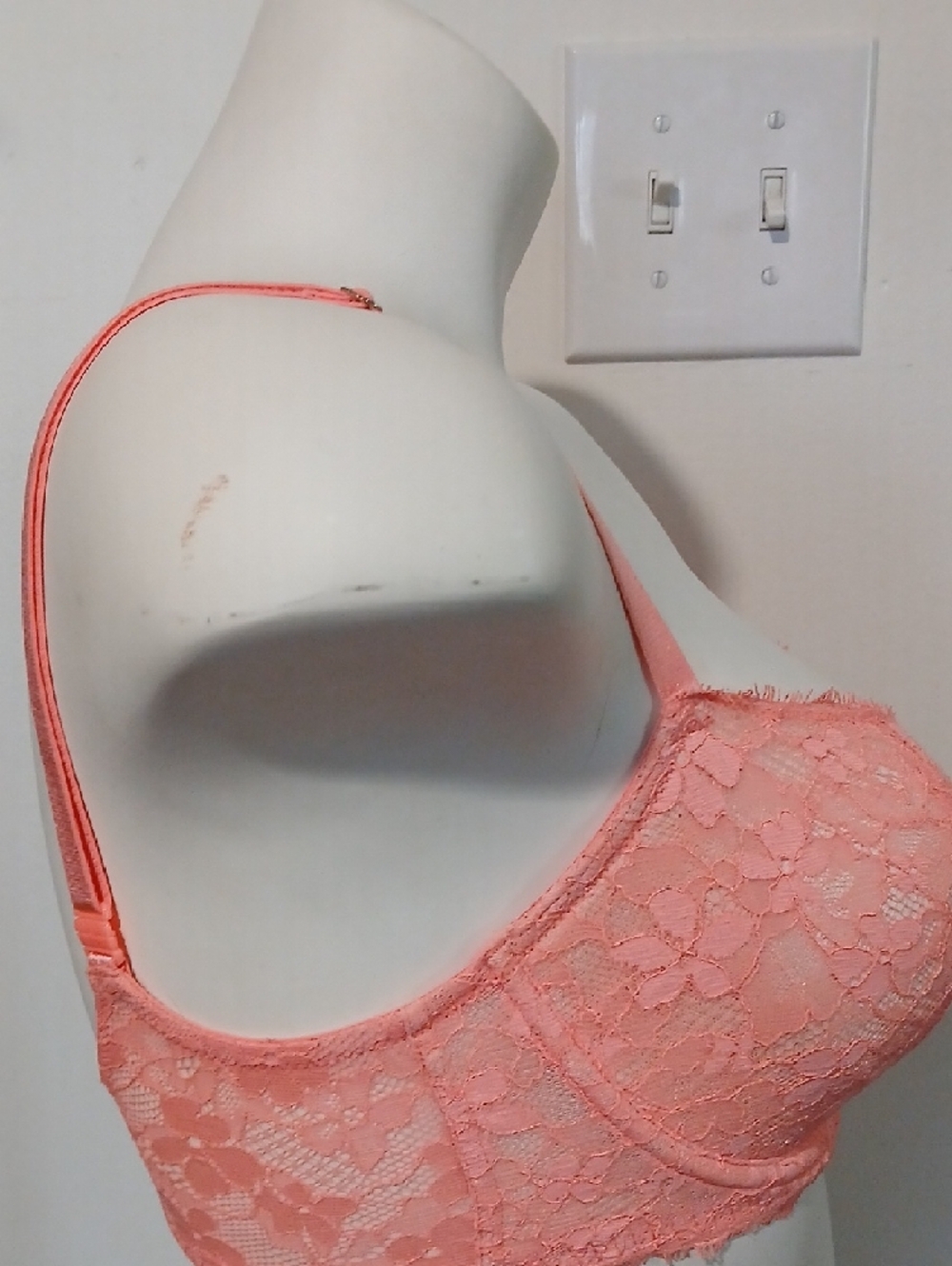 Victoria's Secret Dream Angels Push Up Lace W/O Padding Bra in Coral Peachy Pink - Picture 5 of 16